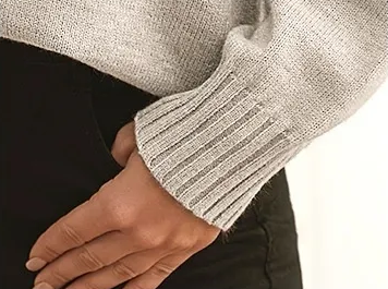 Avora | Plain V-Neck Jumper – Loose Fashion Knit