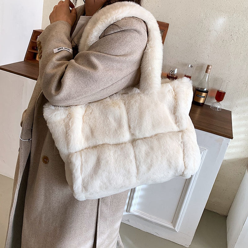 Fontaine™ | Dante – Sac à main effet peluche luxueux