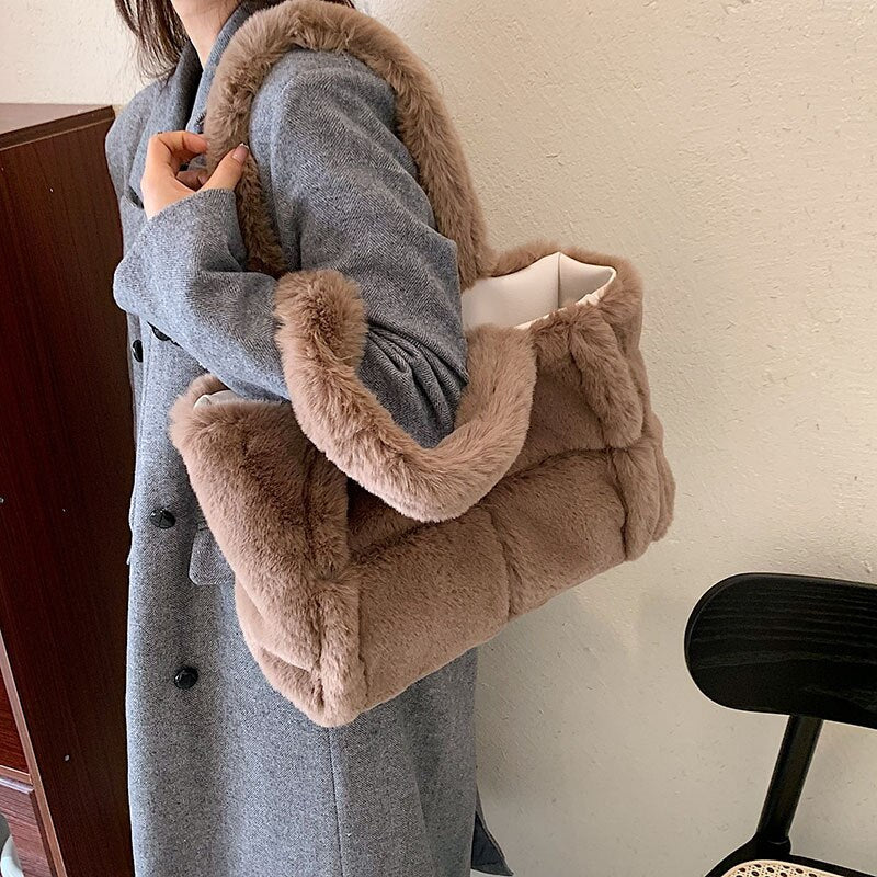 Fontaine™ | Dante – Sac à main effet peluche luxueux