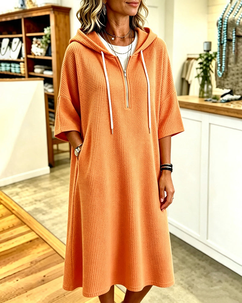 Robe à capuche gaufrée à fermeture éclair et manches trois-quarts