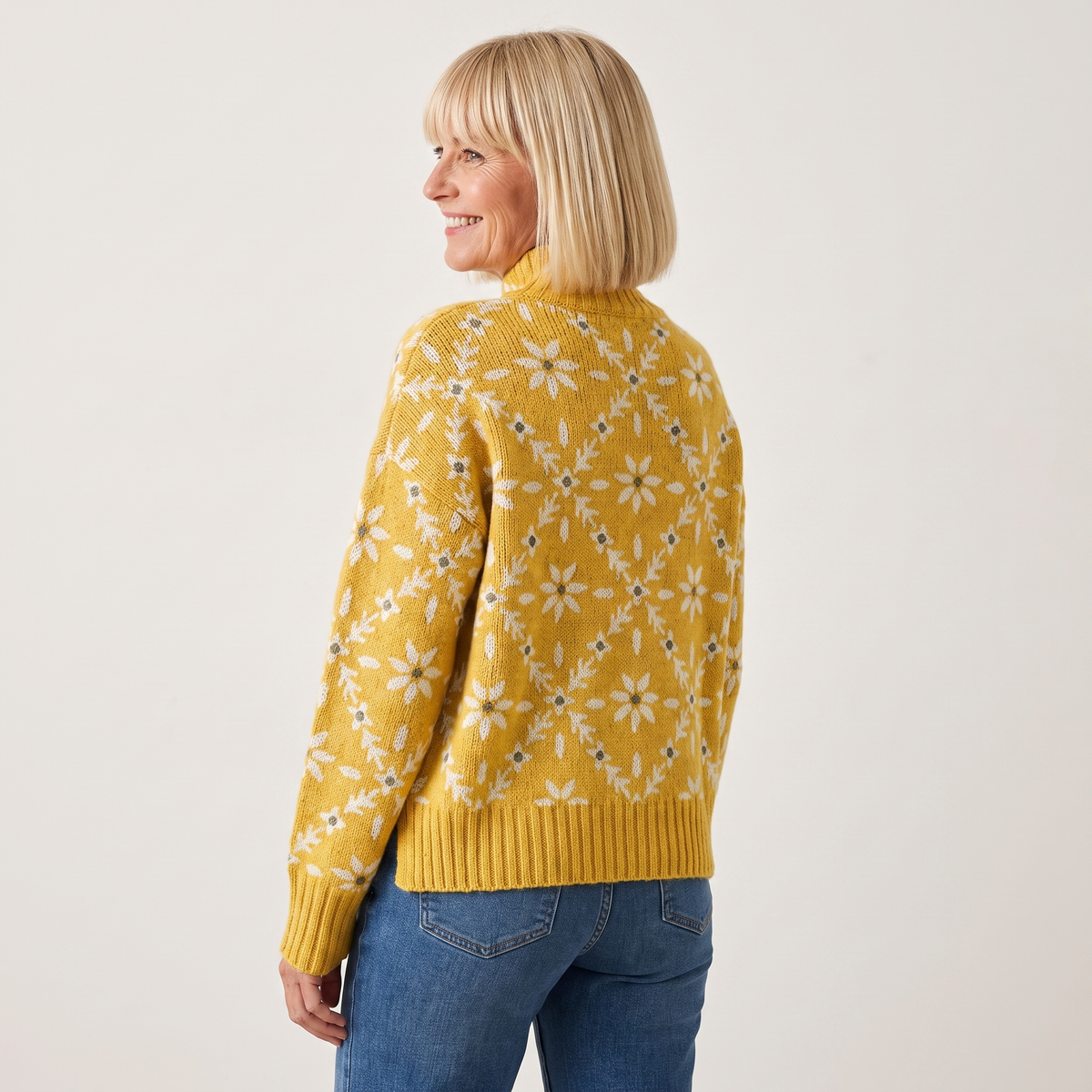 Daisy | Knitted Vintage Colour Block Floral Art
