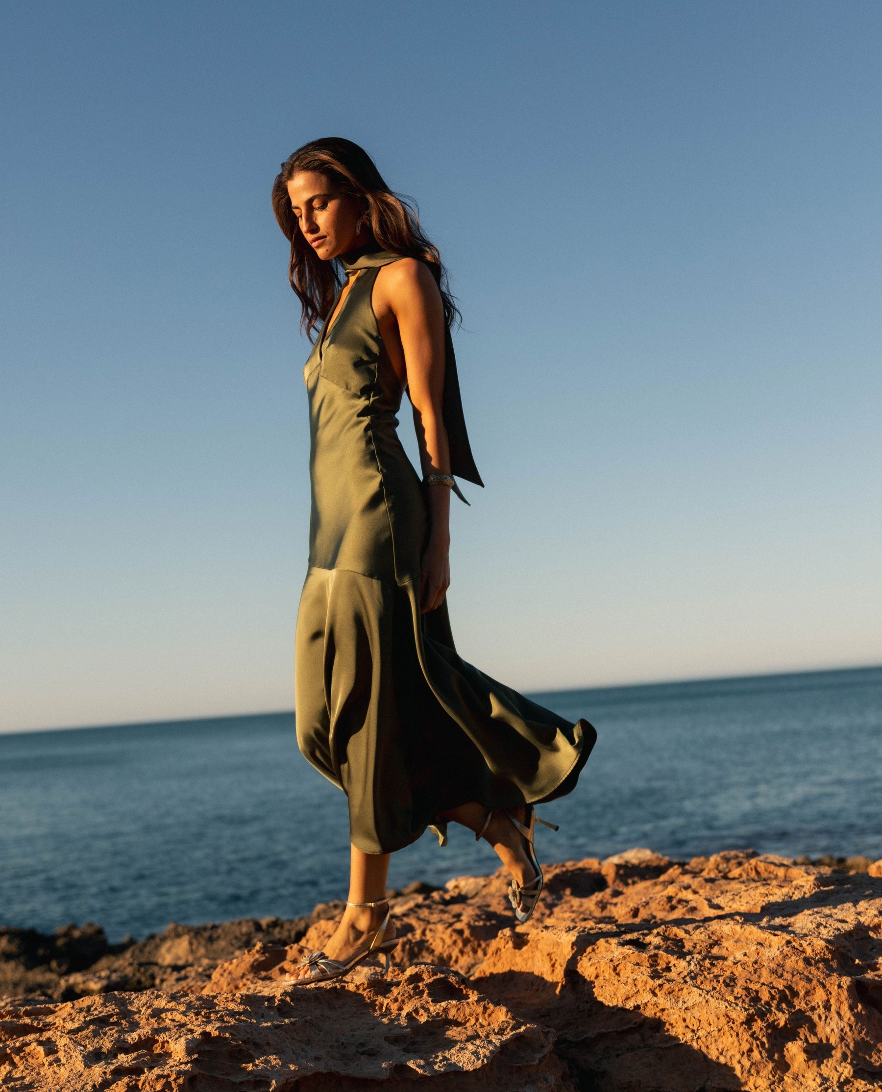 Fontaine™ | Almudena – Robe fluide vert olive